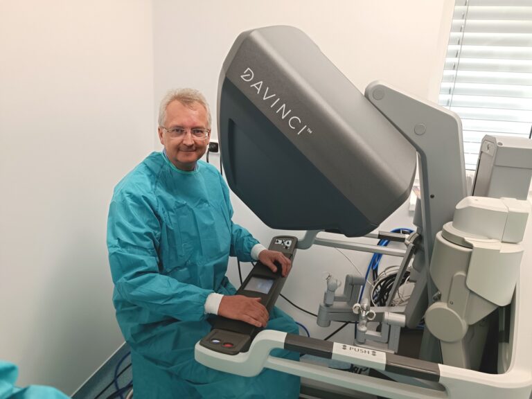 Robotický systém Da Vinci najnovšej generácie majú už aj na chirurgii martinskej nemocnice