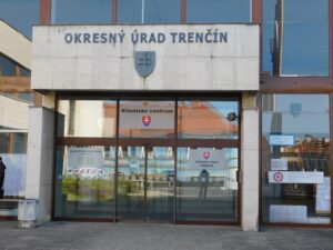 Presne ako za Mečiara, čistky na všetkých úradoch