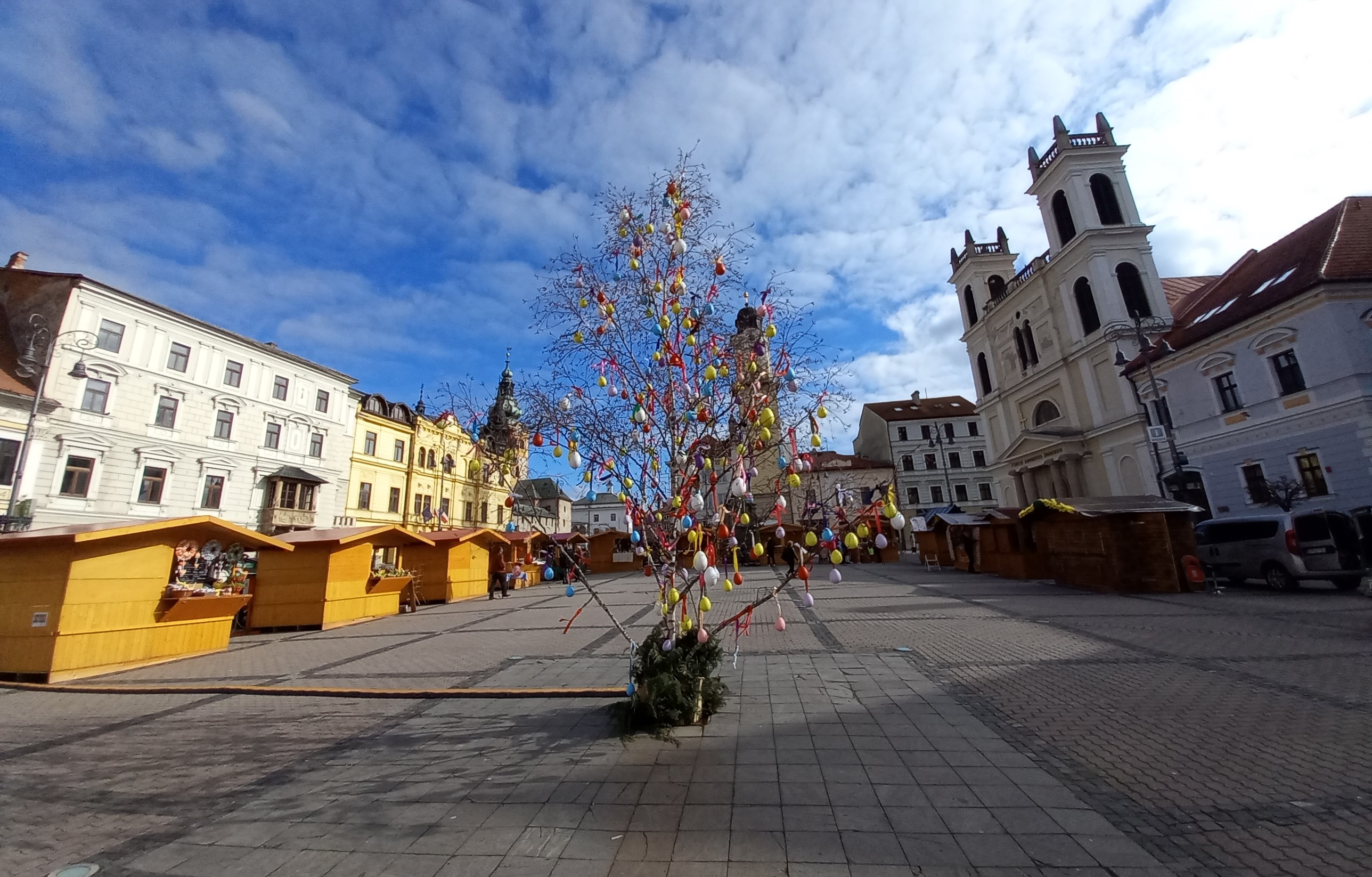 V jednom meste sa Veľkonočné trhy začali, v druhom si ľudia ešte chvíľu počkajú