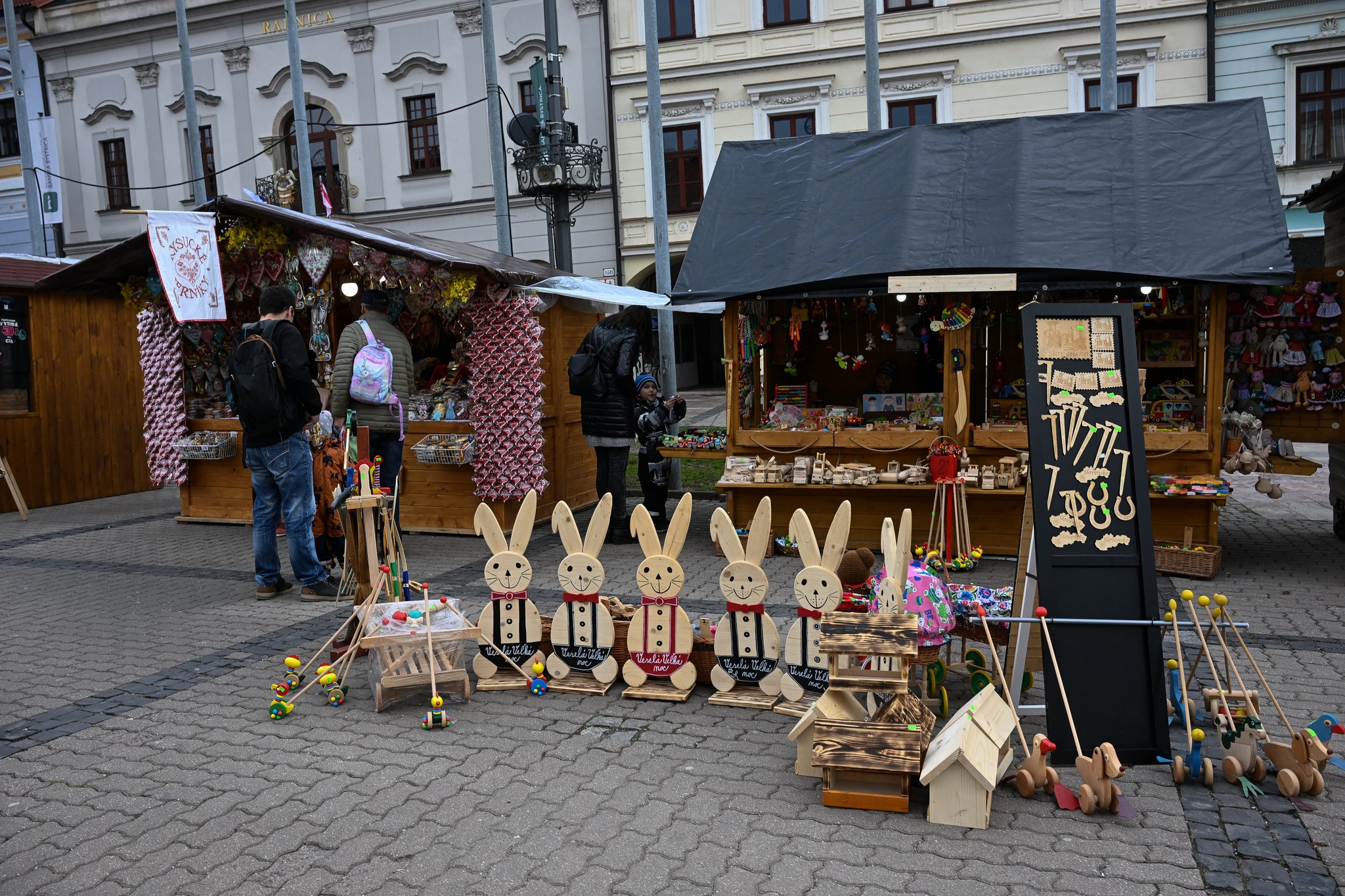 Mesto ožije veľkonočnou atmosférou, osadia brezu a otvoria trhy