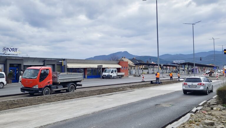 Cestujúci v okresnom meste sa dočkajú. Na autobus budú čakať v dôstojných priestoroch