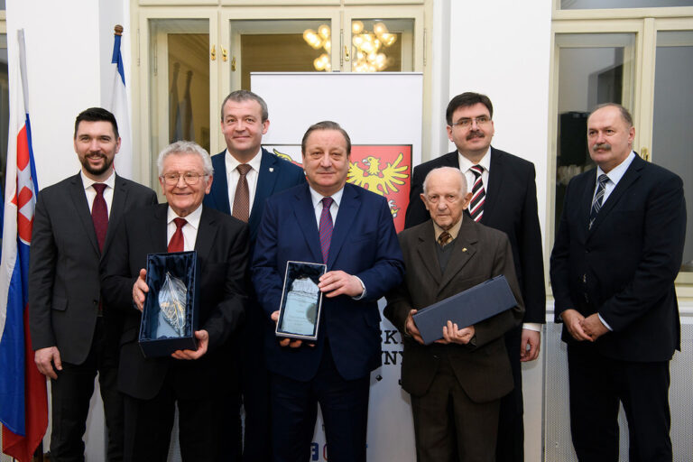 Ocenia výnimočné osobnosti Trenčianskeho kraja.  Svojho favorita môžete nominovať aj vy