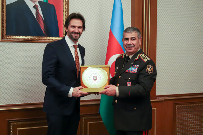 Blaha kritizuje dodávky zbraní Azerbajdžanu, Kaliňák s ním prehlbuje vojenskú spoluprácu