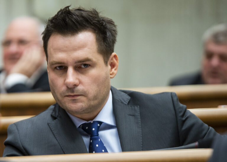 Náhlik dopísal vlastníctvo vily do majetkového priznania