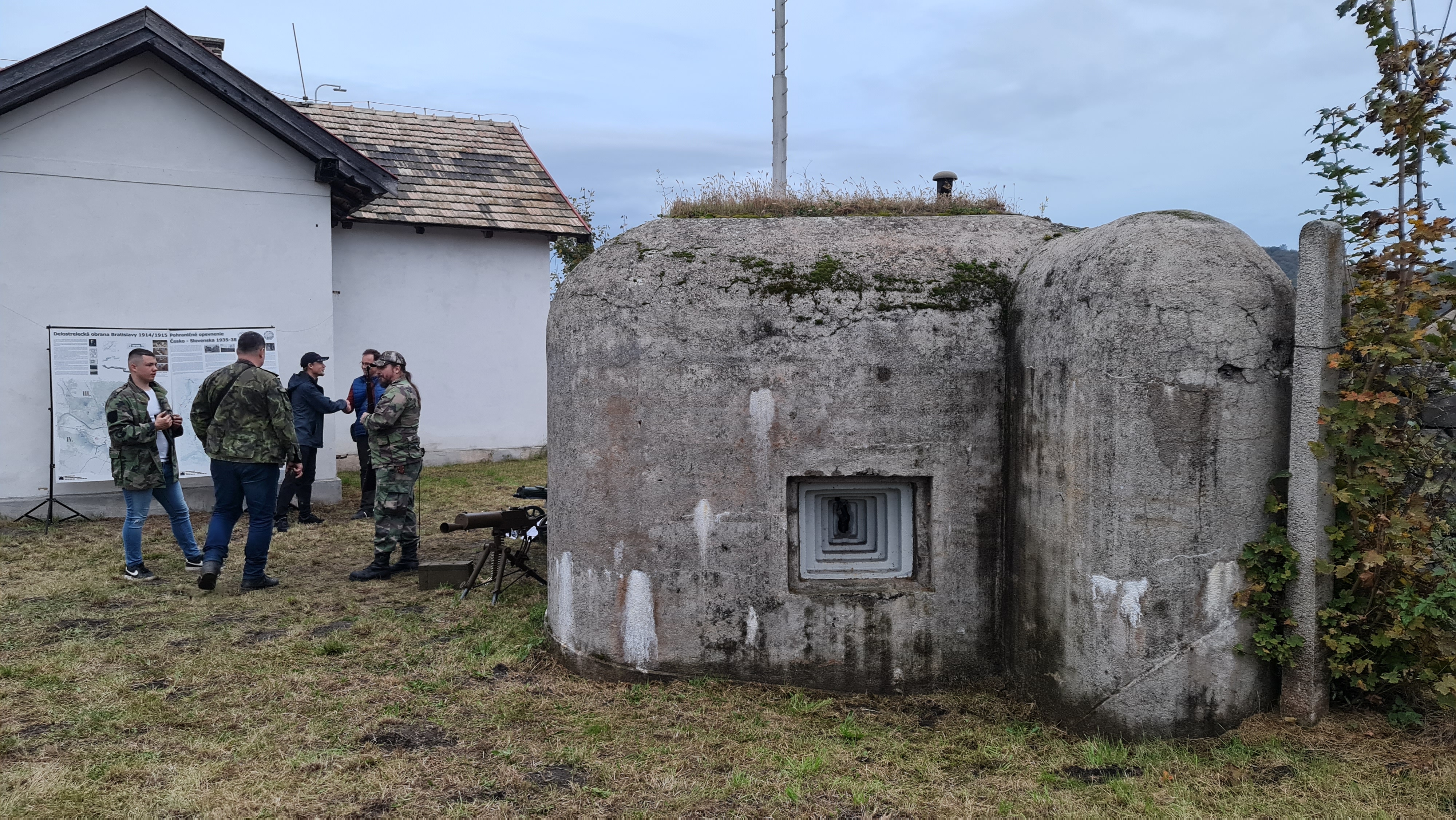 Bunkre na juhu Slovenska zažili skutočný boj. Jeden zachraňuje skupina dobrovoľníkov