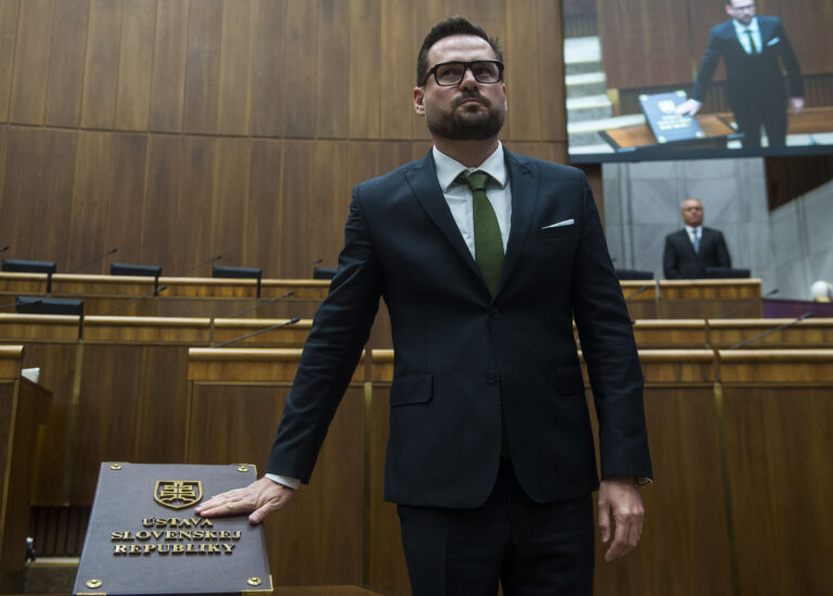 Poslanec Hlasu Peter Náhlik vlastní dom v bratislavskej Vrakuni