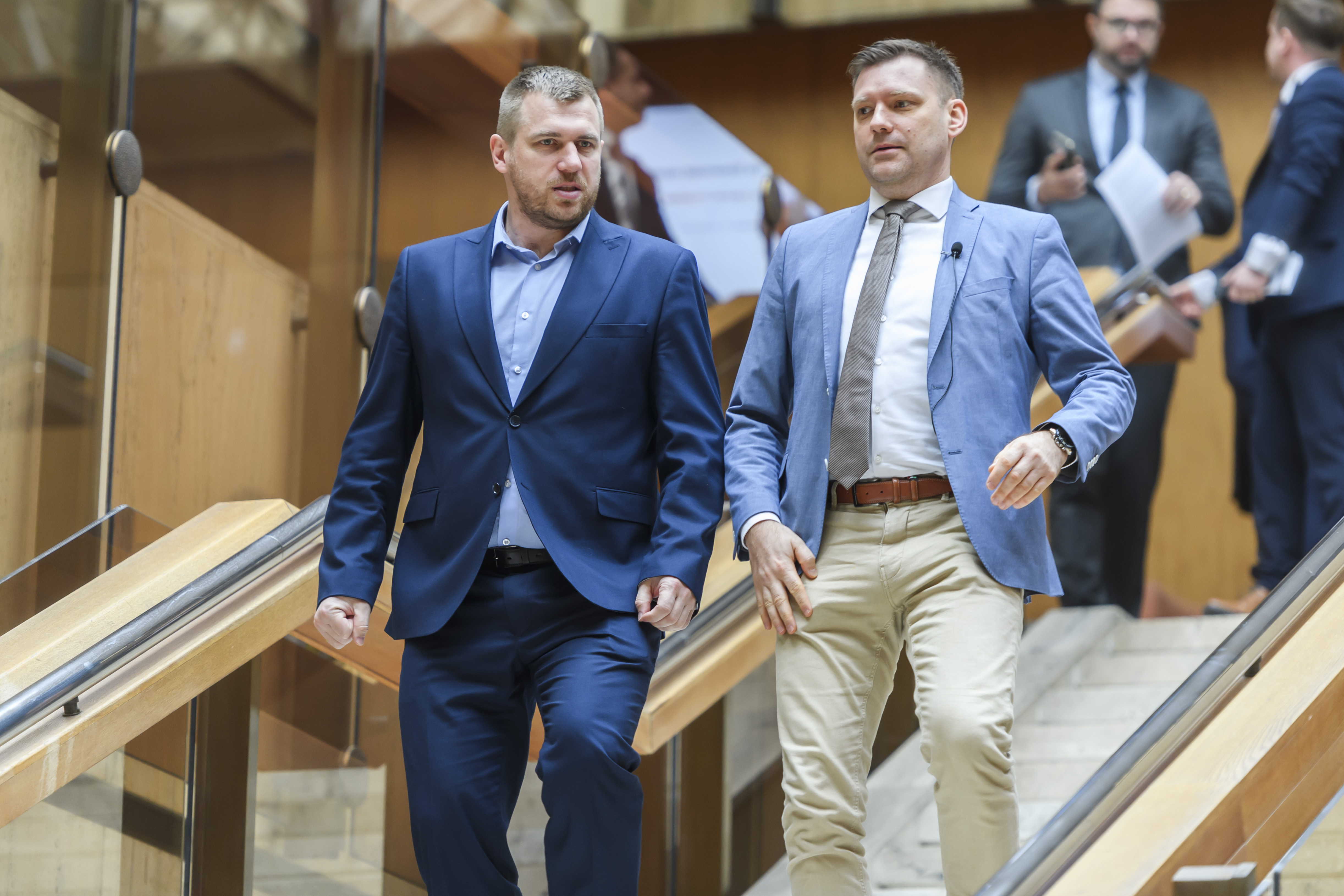 Kuffa má vysvetliť kauzu vrtuľník, žiada opozícia. Taraba mieni záležitosť vyšetriť