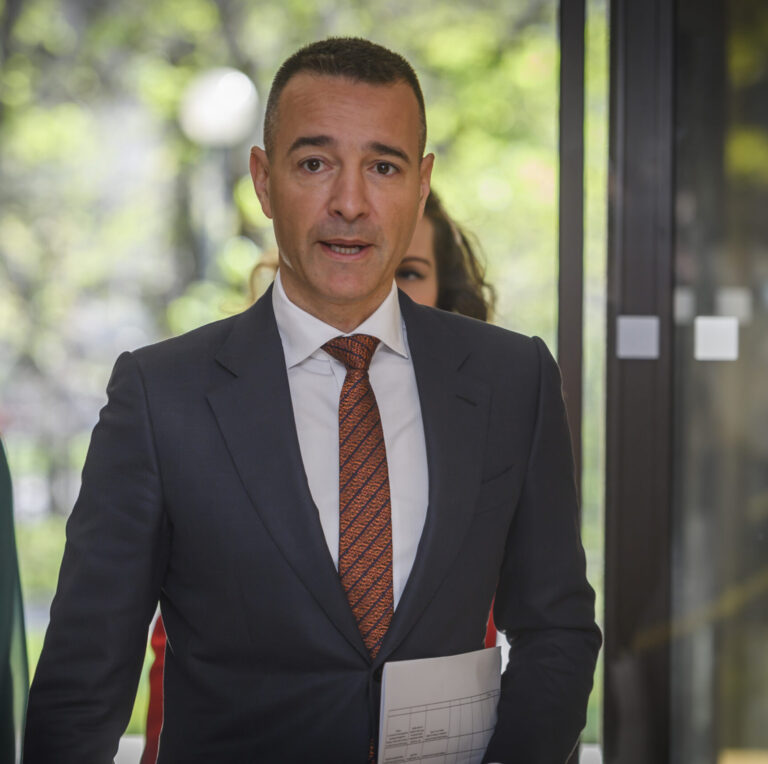 Minister školstva nemá o inú funkciu záujem, demisiu čakal aj od splnomocnenca Kotlára