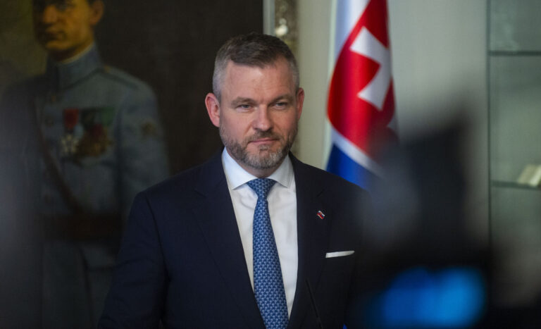 Zdravotníci žiadajú prezidenta, aby nepodpísal covidovú amnestiu