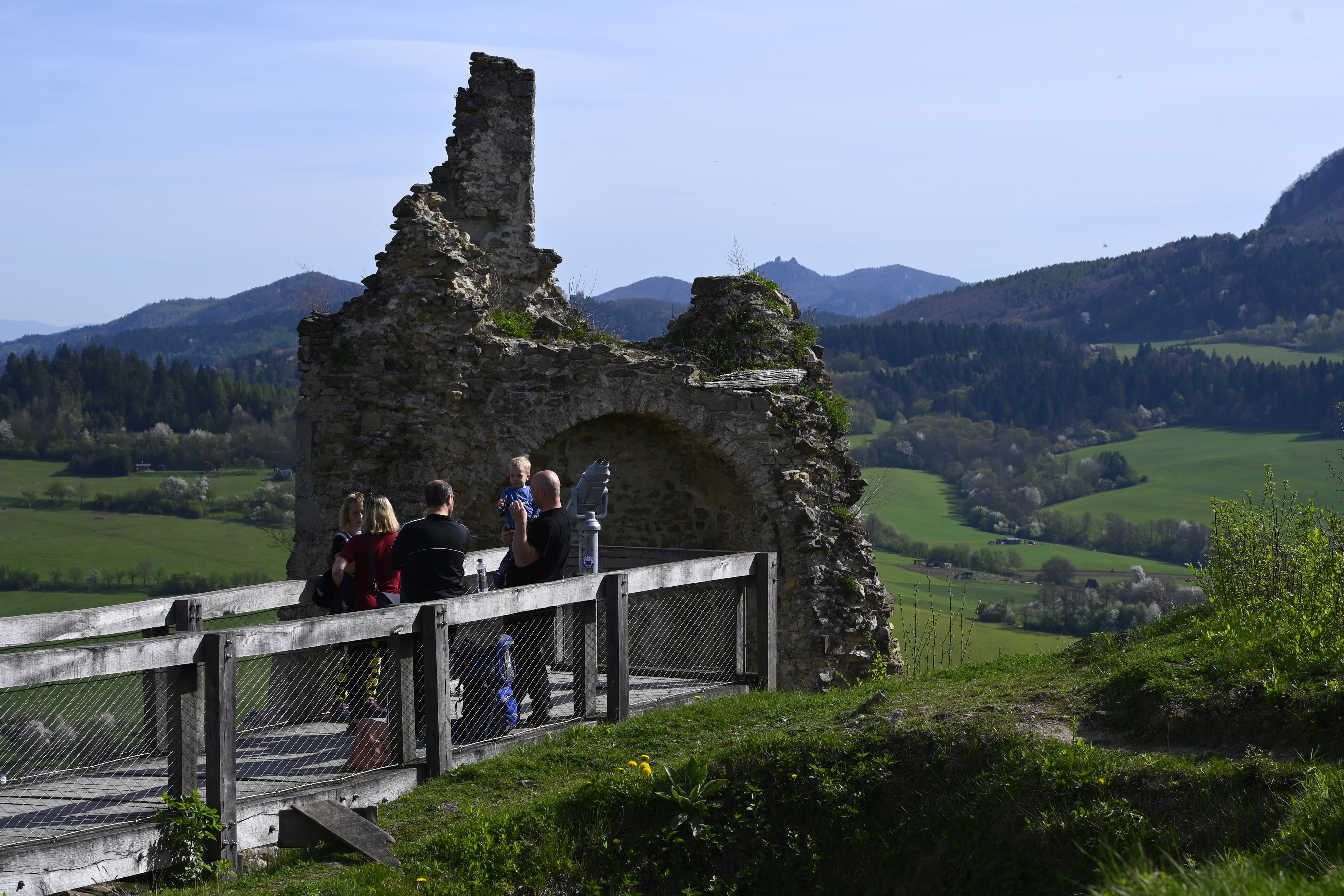 Foto: Novinkami na hrade symbolicky otvorili turistickú sezónu v Trenčianskom kraji