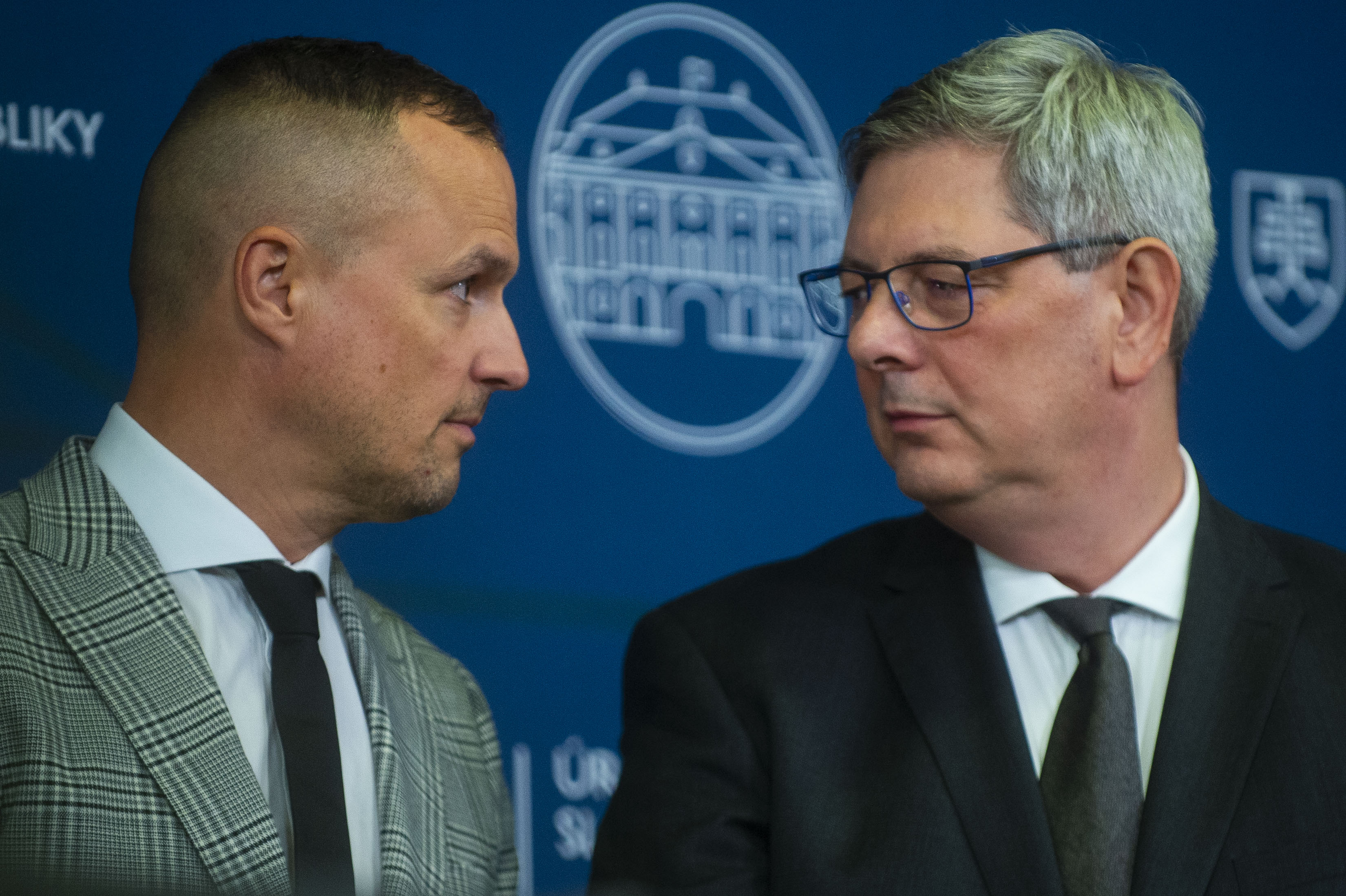 Fico chce vedieť, ako sa prerozdeľovali spisy citlivých politických káuz. Najvyšší súd mu nevyhovel