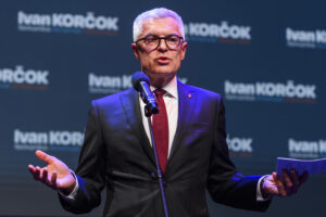 Opozícia kritizuje vládu za postoj k pôžičke pre Ukrajinu