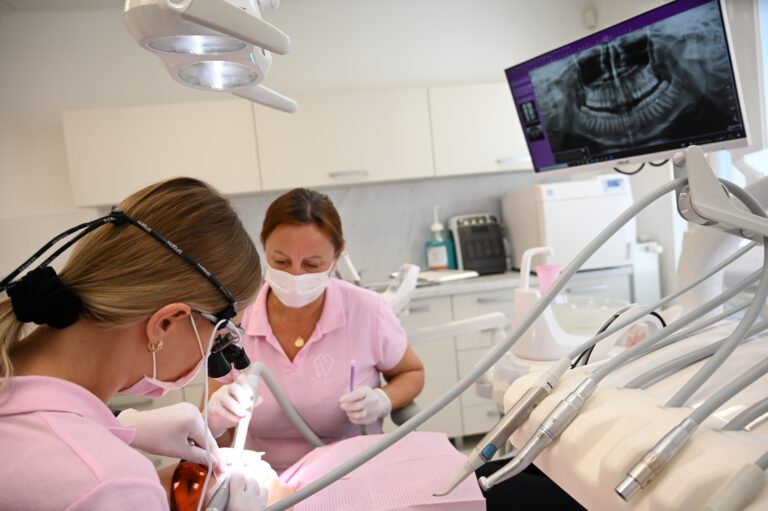 Zubné benefity využívali ročne státisíce ľudí. Proti rušeniu sú pacienti aj opozícia