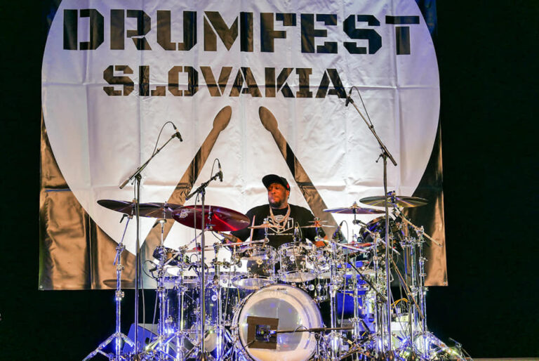 Známy svetový bubeník mieri na Slovensko. Vystúpi na bubeníckom festivale v Pezinku