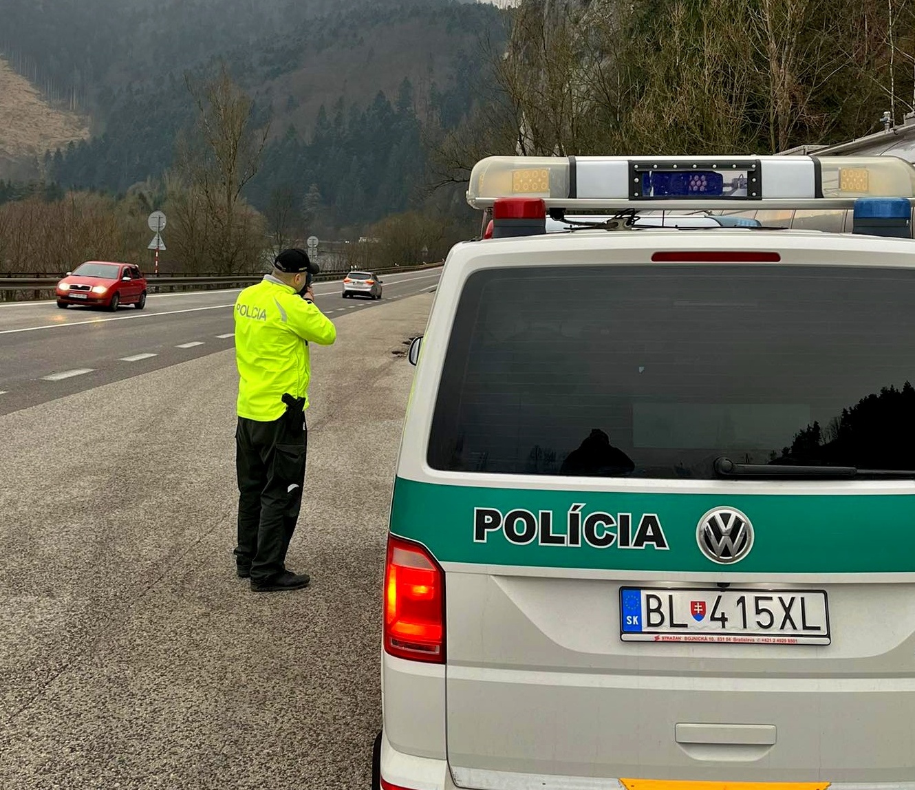 Cez dedinu sa hnal ako po diaľnici. Zadarmo to však nebolo