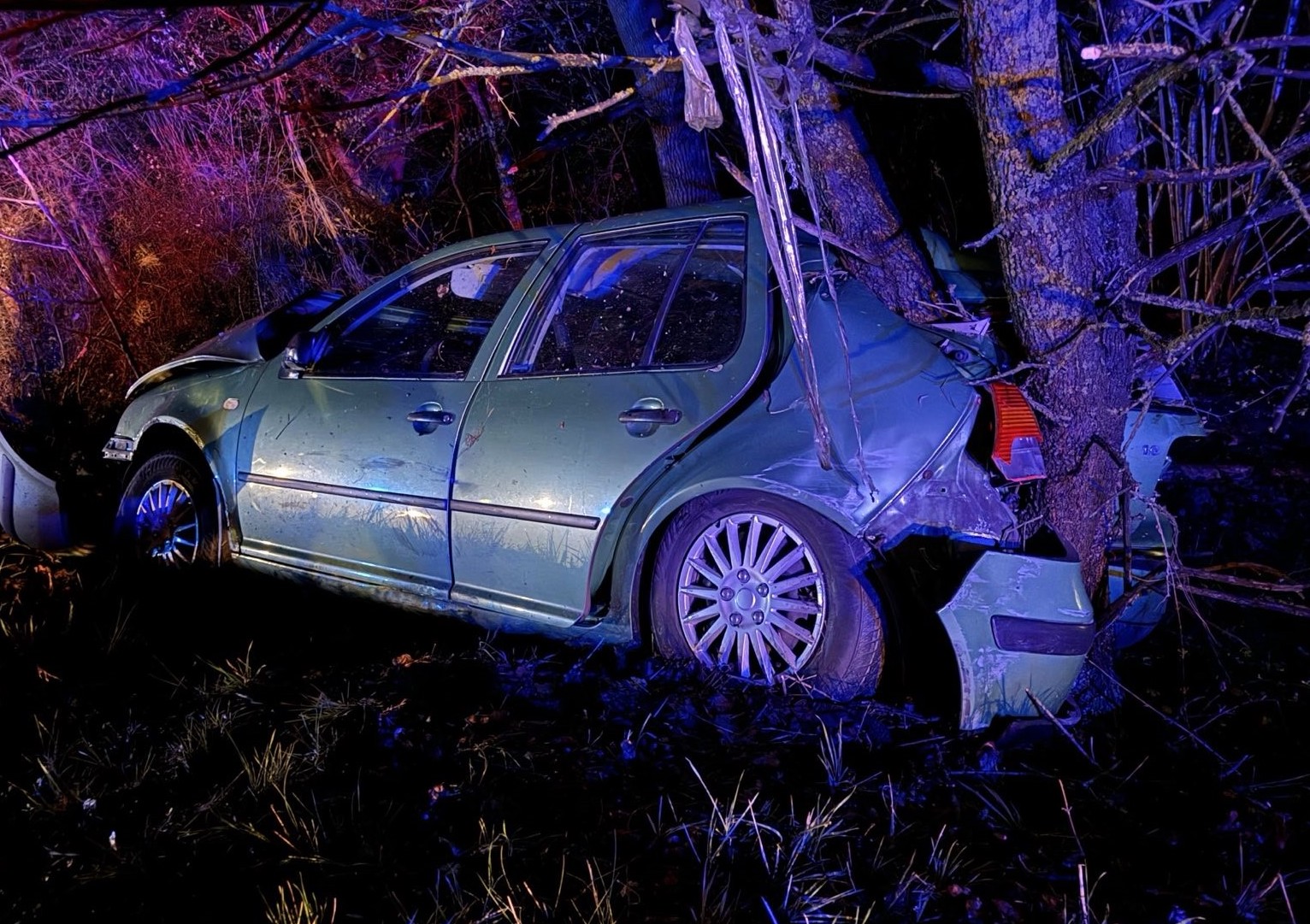 Vážna autonehoda v Košickom kraji. Zranených je osem osôb, medzi nimi aj známy politik 