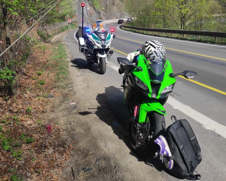 Mladík na motorke vystrájal pod Strečnom. Stálo ho to vodičský preukaz