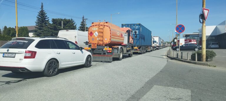 Hromadná nehoda na košickom Moste VSS. Vodiči sa tam zdržia niekoľko minút 