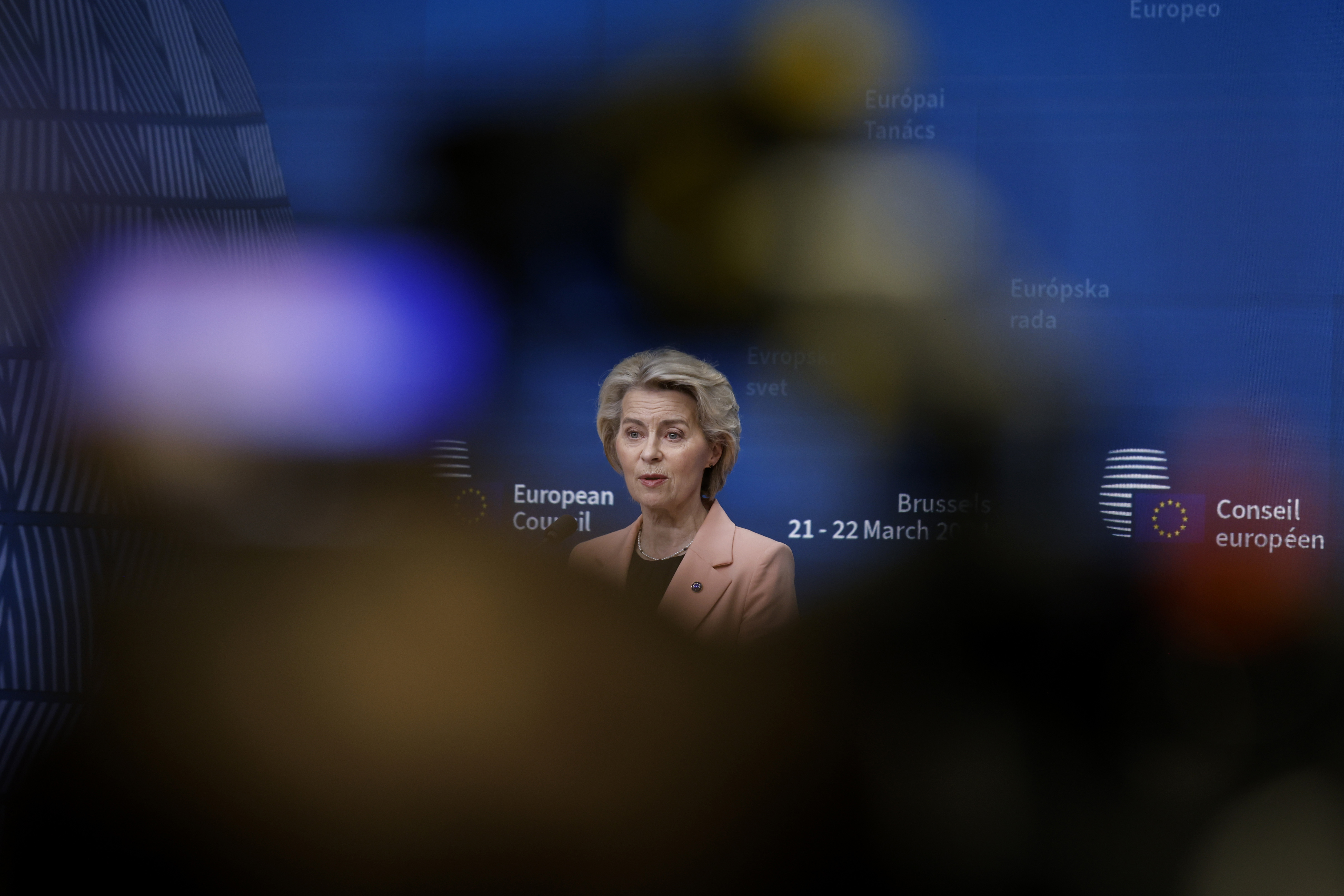 Štyri miliardy eur za vakcíny „vyleteli komínom“. Hlavný európsky žalobca vyšetruje šéfku EK