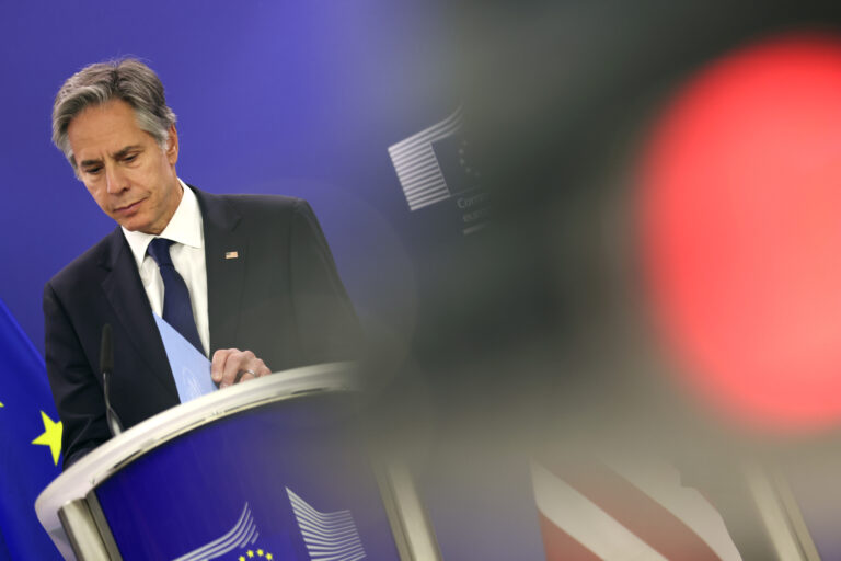 Antony Blinken varoval európskych členov NATO, že Čína prehlbuje podporu ruskému vojenskému priemyslu