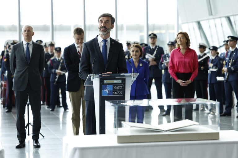 Slovensko podporí stomiliardový fond NATO, ale nie v oblasti smrtiacich zbraní, povedal minister zahraničia