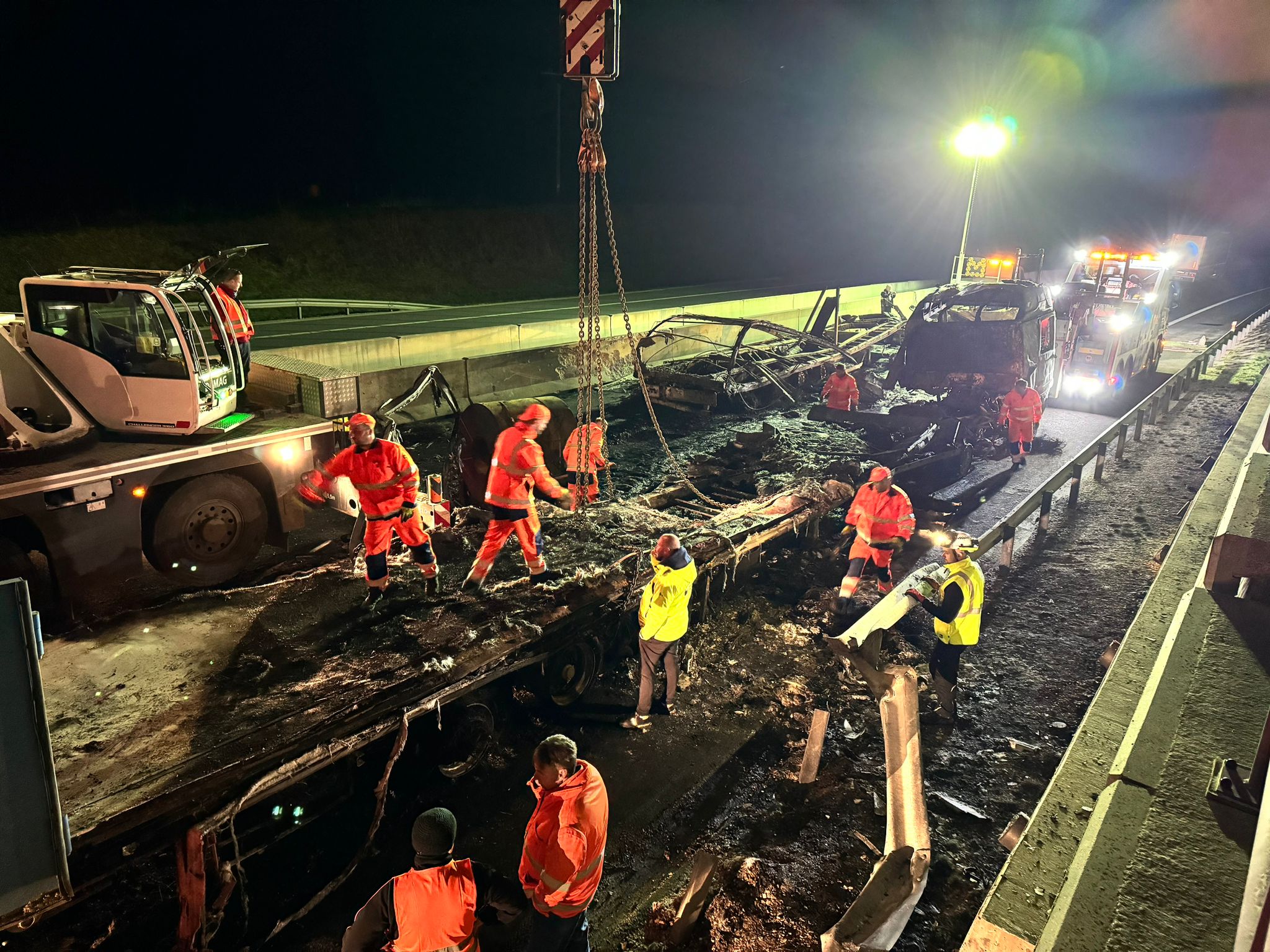 Po vážnej dopravnej nehode je na výjazde z tunela Branisko sprejazdnený úsek v jednom smere  