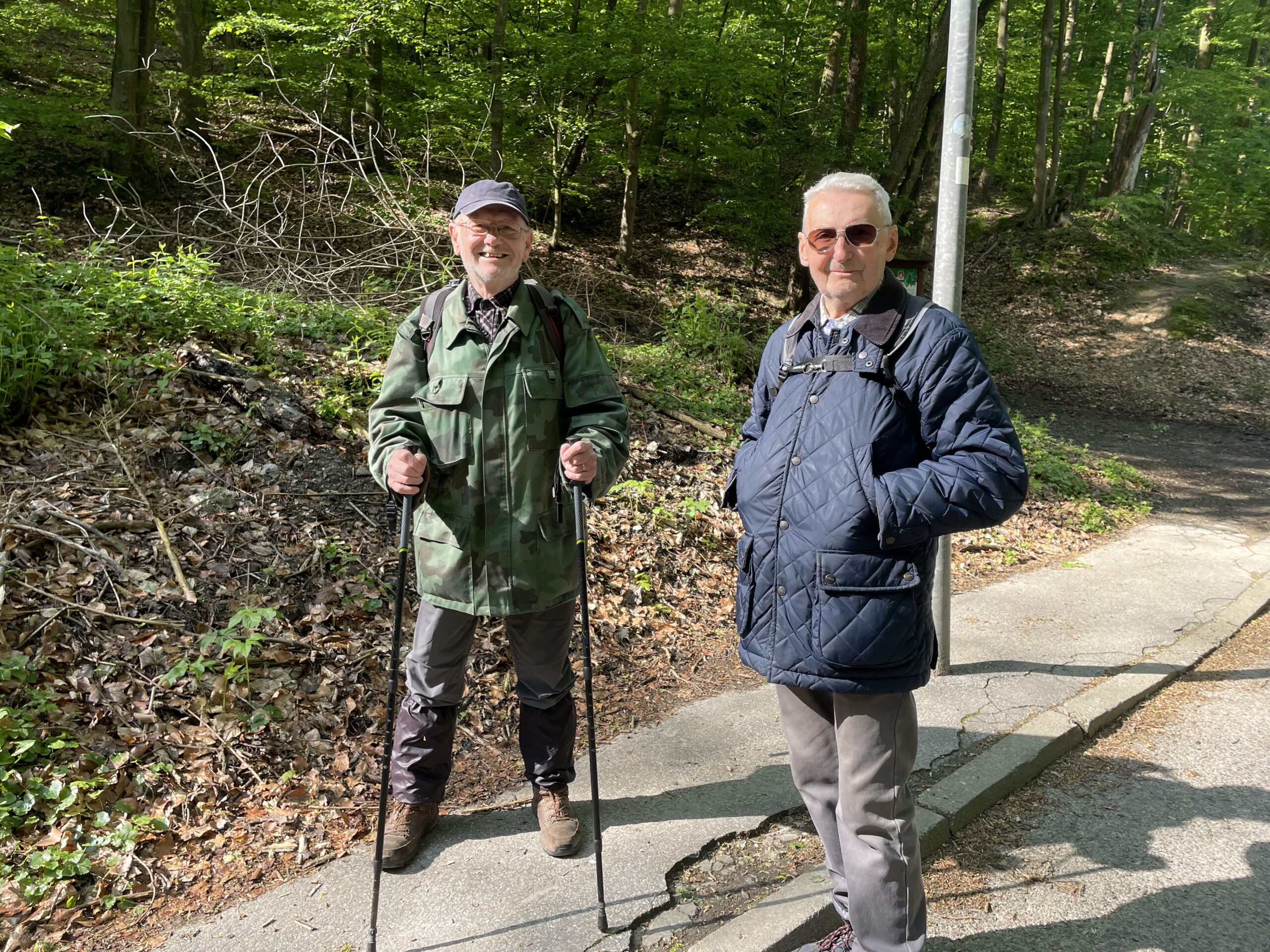 Turisti Juraj a Imro majú pochodenú celú Železnú studienku a široké okolie. Foto: Miroslava Pavlíková