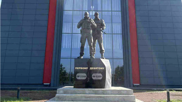 Zosnulý vodca žoldnierov Jevgenij Prigožin má sochu v nadživotnej veľkosti