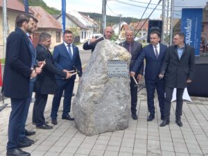 Poklepaním základného kameňa sa začala výstavba rýchlostnej cesty R1 po Slovenskú Ľupču