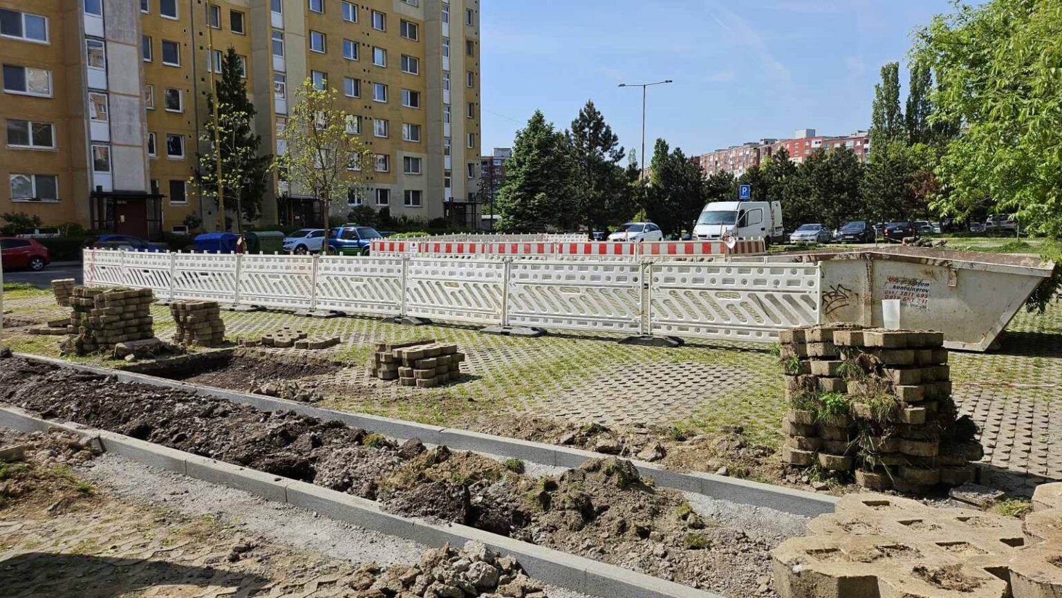 Súčasná situácia s parkovaním na Berlínskej ulici. Foto: redakcia