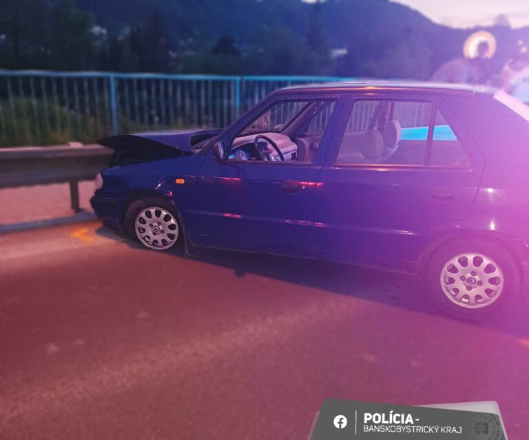 Prekvapenie policajtov po nehode. V cudzom aute sedel za volantom opitý chlapec