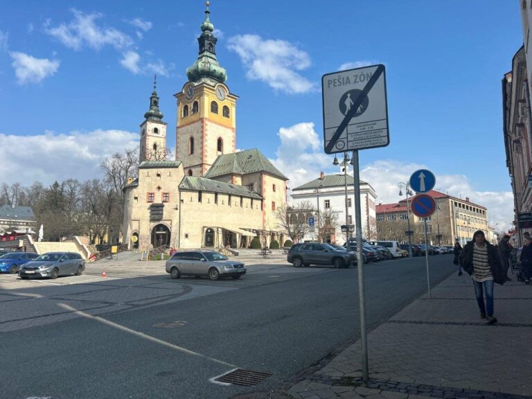 Obyvatelia sa na Námestí SNP necítia bezpečne. Radnica začala konať