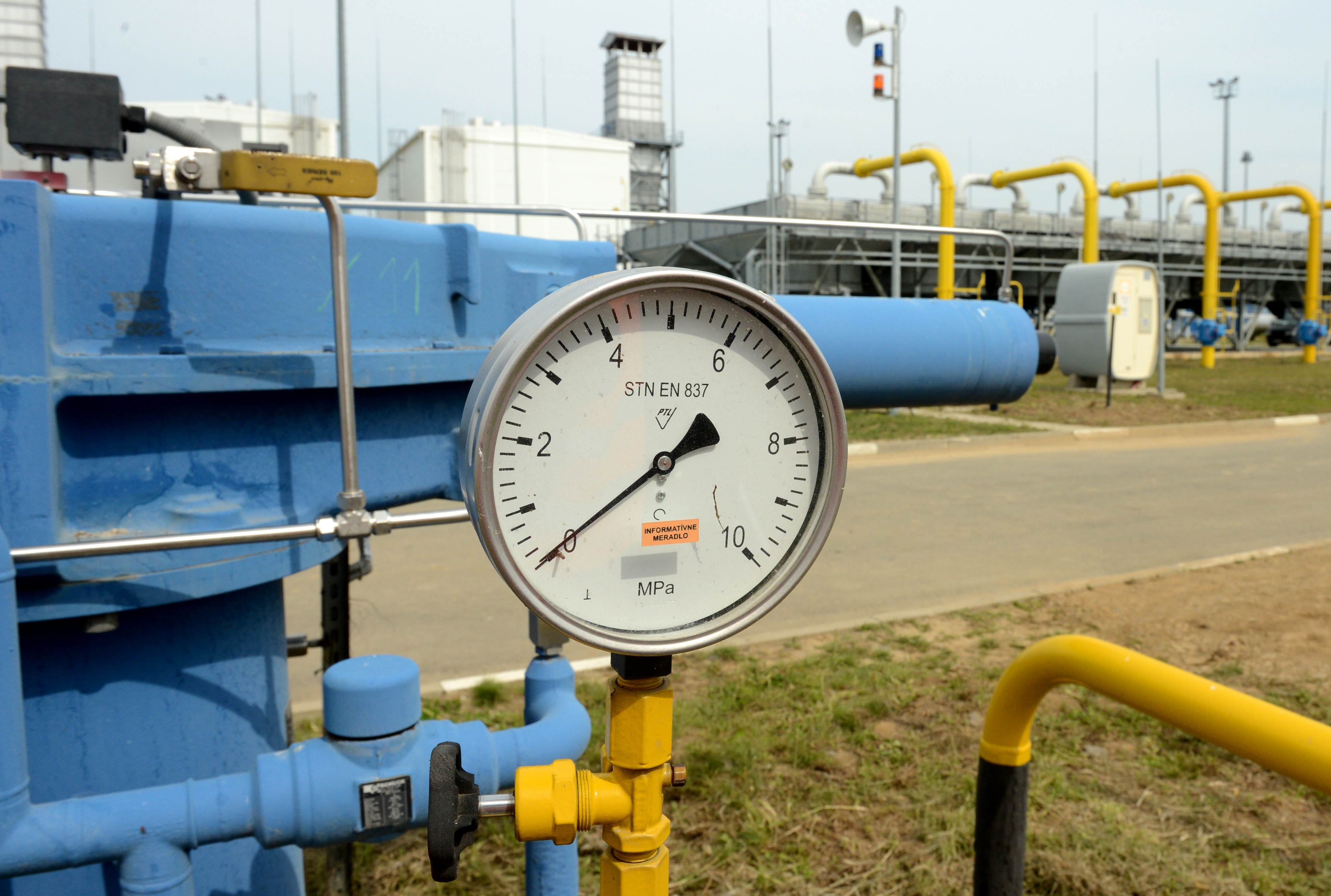 Rozpočet prišiel pre vojnu a sankcie o 90 miliónov eur. Druhý najväčší platca daní je v strate