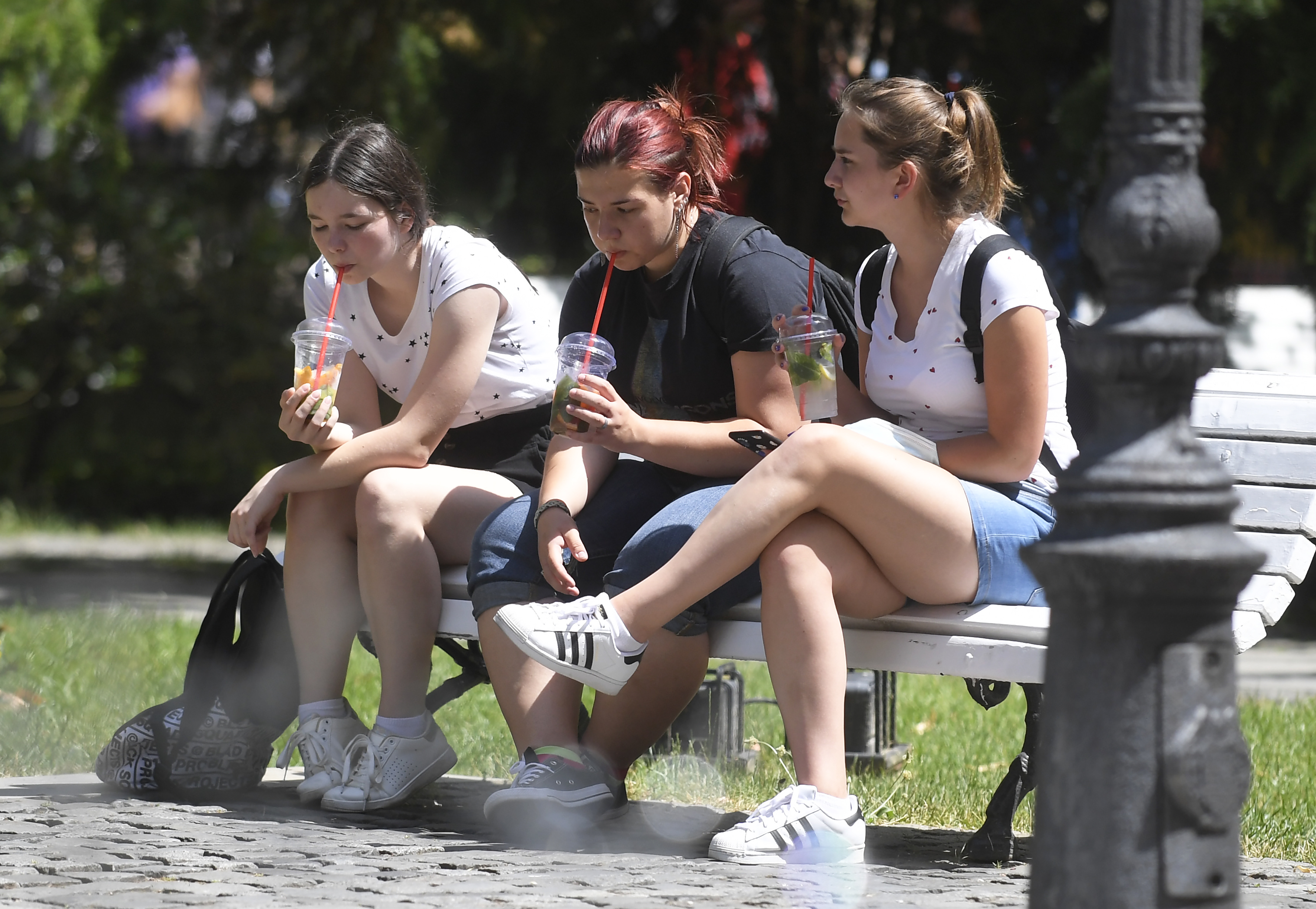 Depresie a príklon k liberalizmu. Zachráňme dievčatá