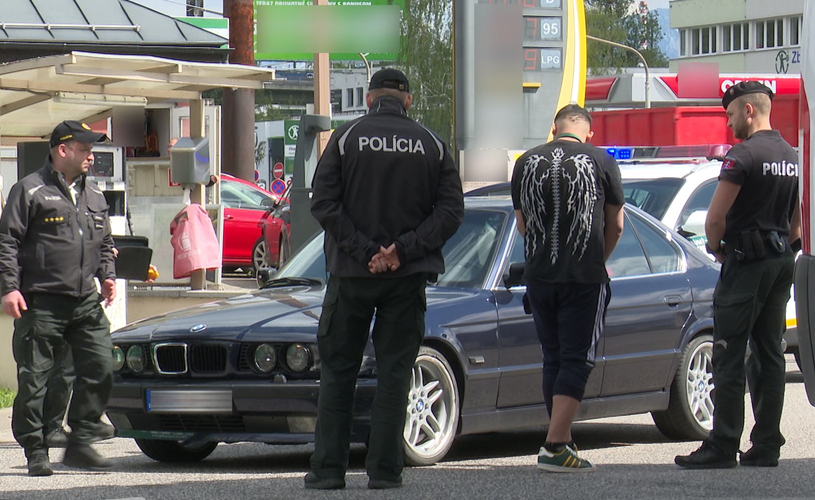 Mladík bez vodičáku unikal pred políciou, použili sa varovné výstrely