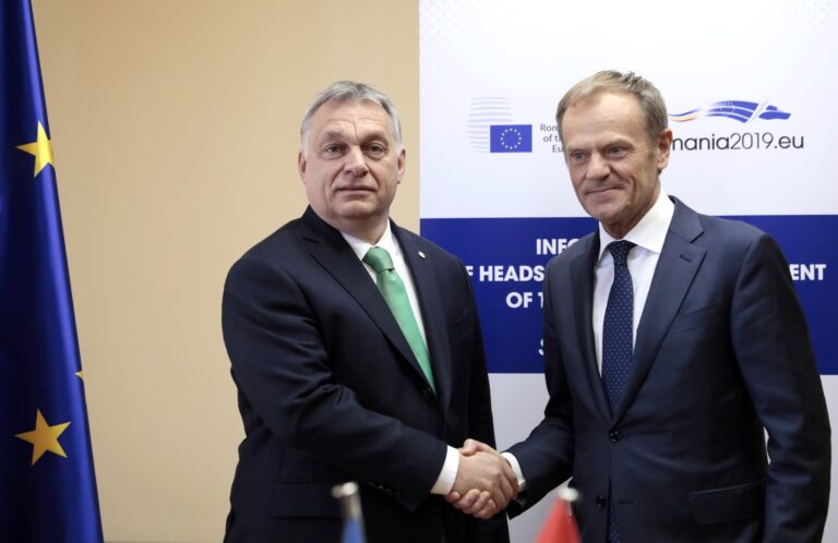 Orbán uisťuje Tuska: Maďarsko ostáva v EÚ, plánuje ju však zmeniť