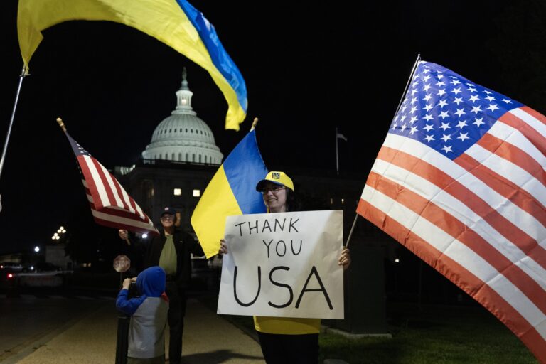 Senát USA odklepol 61 miliárd pre Ukrajinu. Zbrane na front začnú prúdiť už čoskoro
