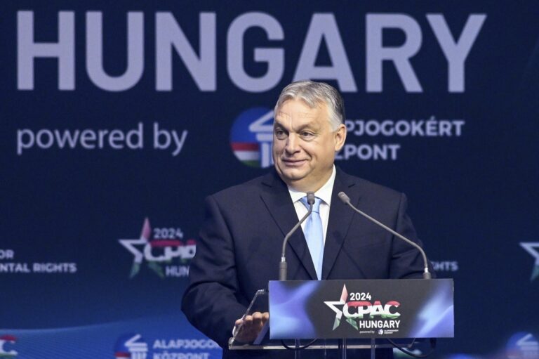 Orbán na konferencii konzervatívcov: Tu v Budapešti vás nezakážu ani sa vám nevyhrážajú