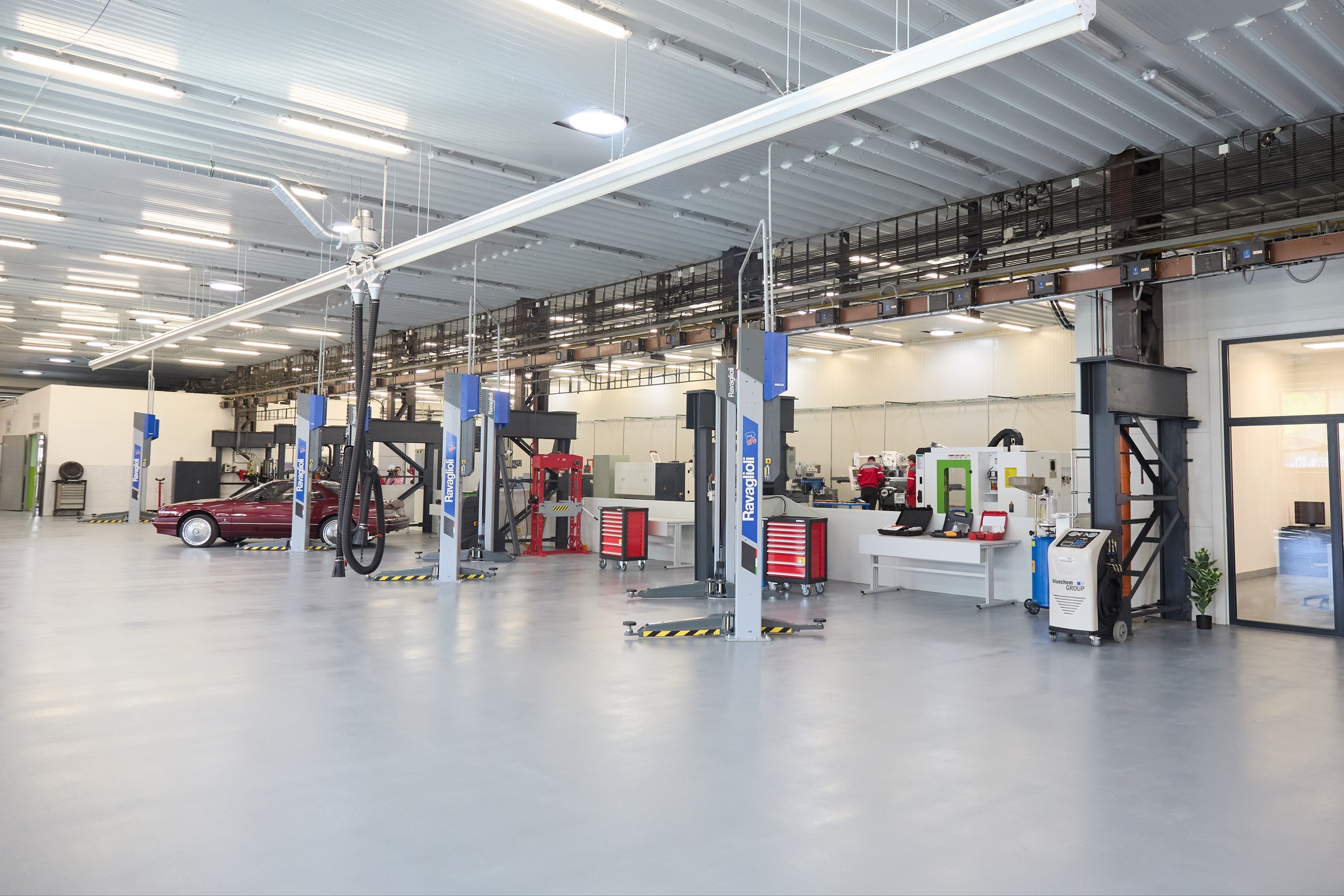 Školské dielne sa zmenili na moderné centrum pre elektromobilitu