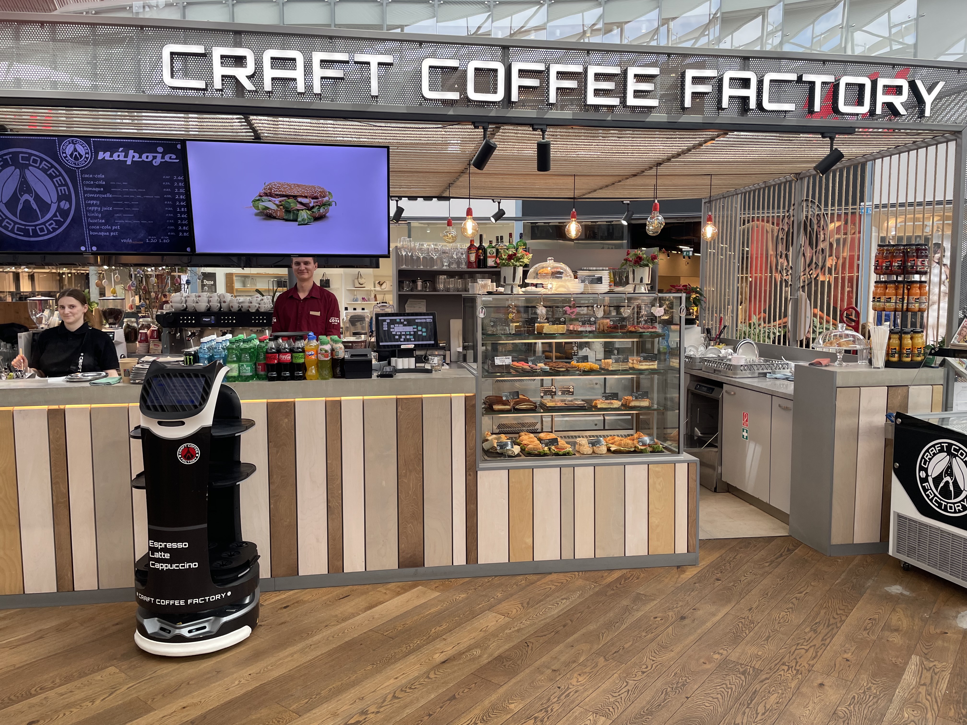 Kaviareň s robotickou mačkou. Moderné technológie prenikajú do bežného života 