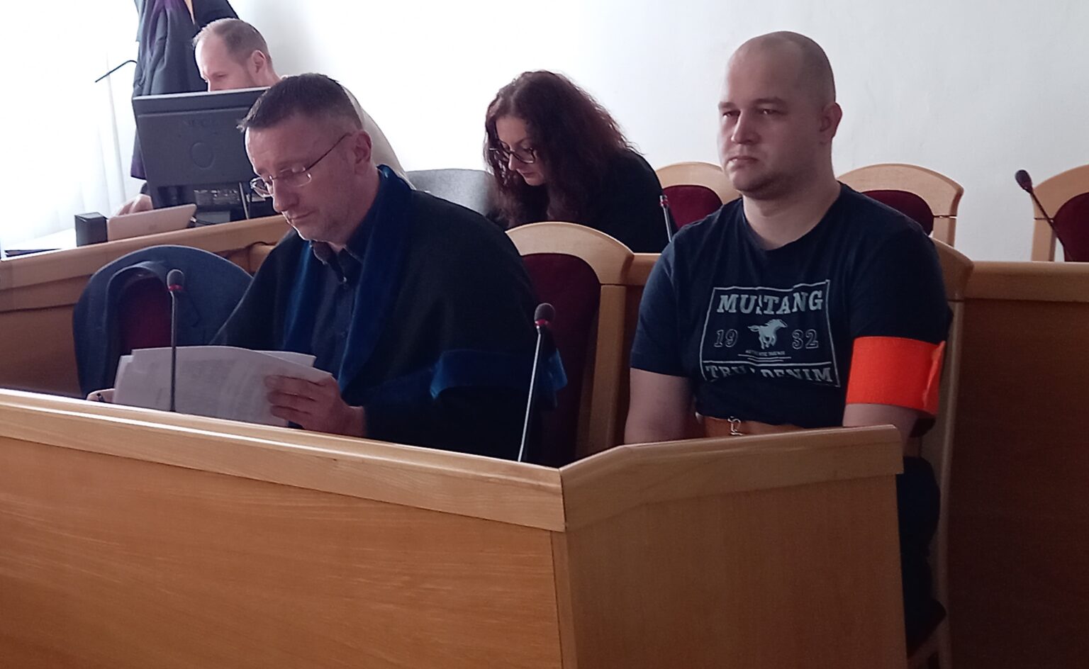 Obžalovaný Tomáš (vpravo) so svojím obhajcom Rastislavom Urbánim.  Foto: Mário Kaprálik