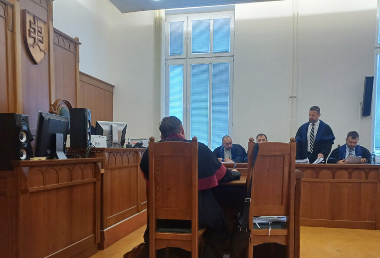 Monika Jankovská si na pobyt v súdnej sieni stále netrúfa