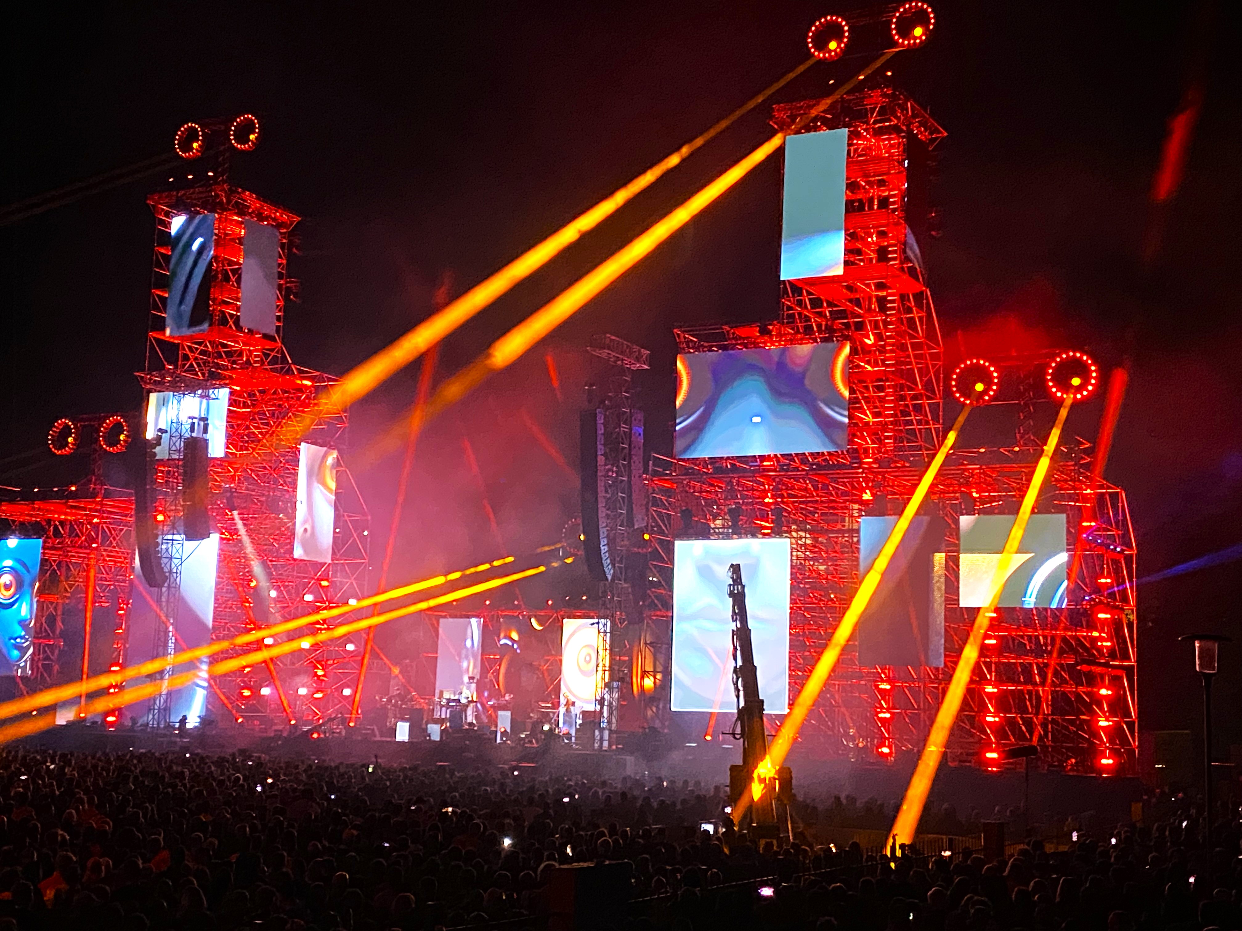 Laserová mágia oslnila Bratislavu. Jarre zahral publiku na tú najcitlivejšiu strunu