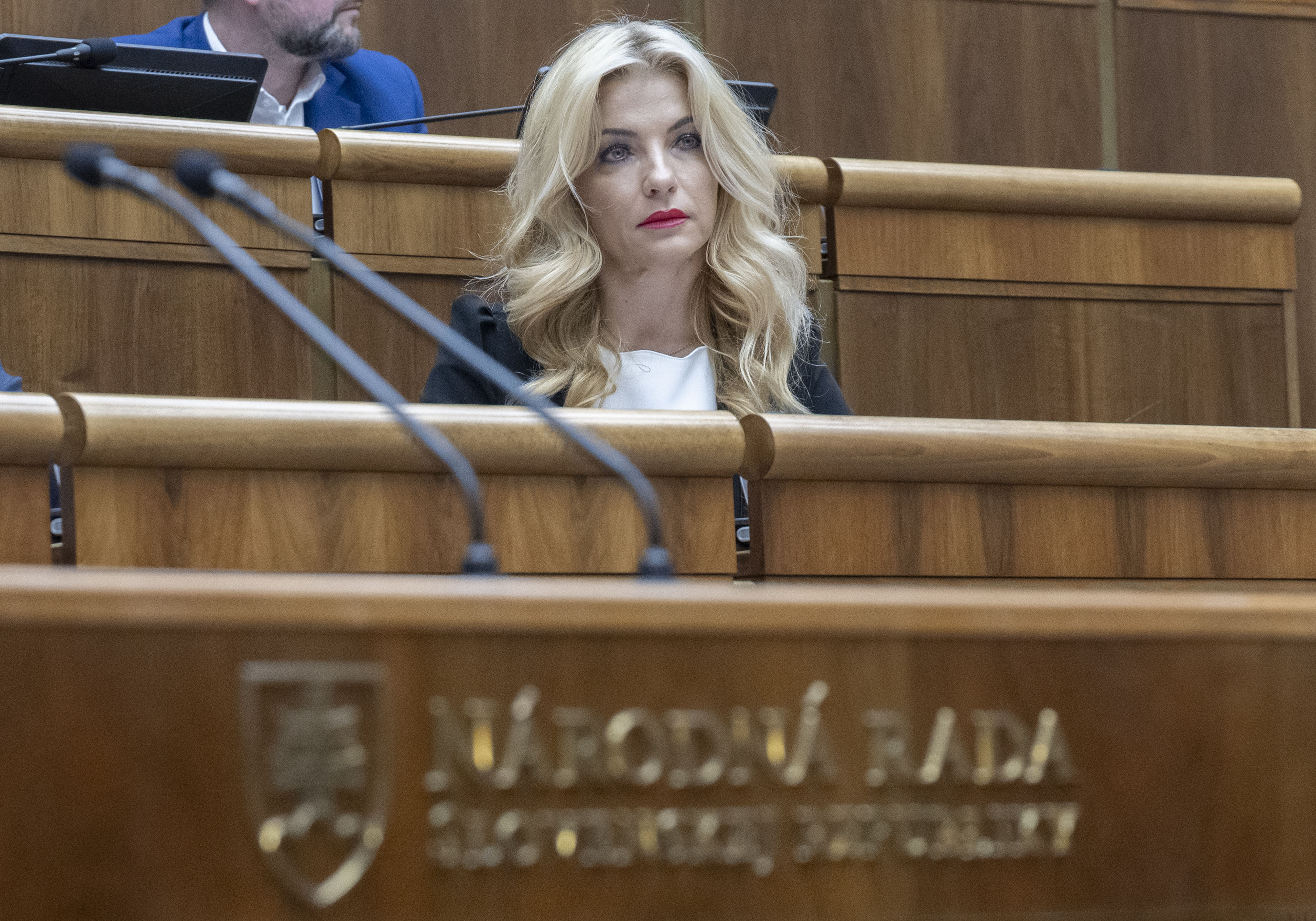 Vyššie platy kňazom. Vláda schválila Šimkovičovej novelu, ktorá pridá peniaze cirkvám