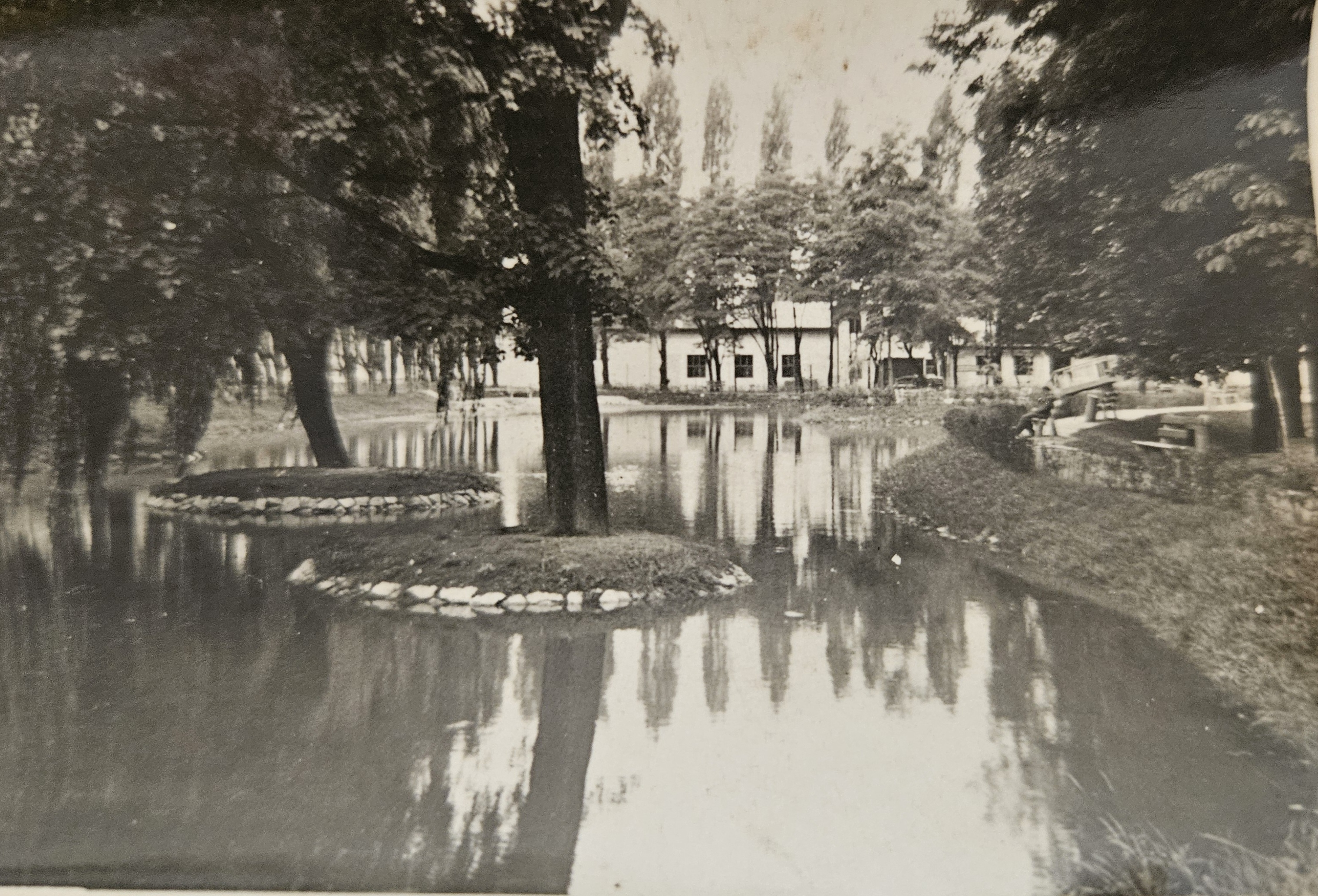 Kufrík vydal ďalšie tajomstvá. Fotky spred desaťročí s hodnotou pokladu