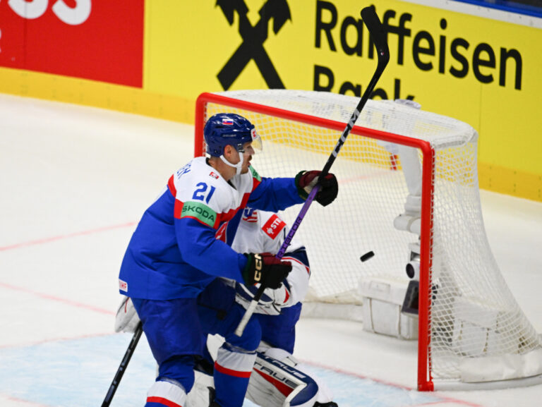 Slováci zdolali na hokejových majstrovstvách USA 5:4 po predĺžení