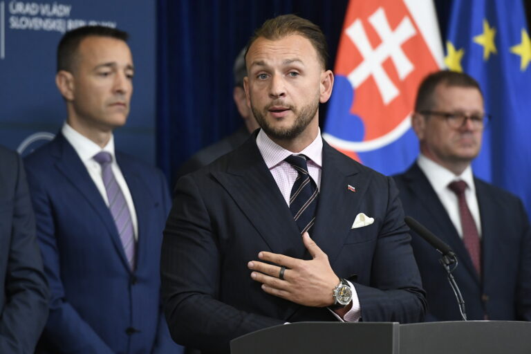 Na snímke v popredí minister vnútra Matúš Šutaj Eštok. Foto: Pavel Neubauer/TASR