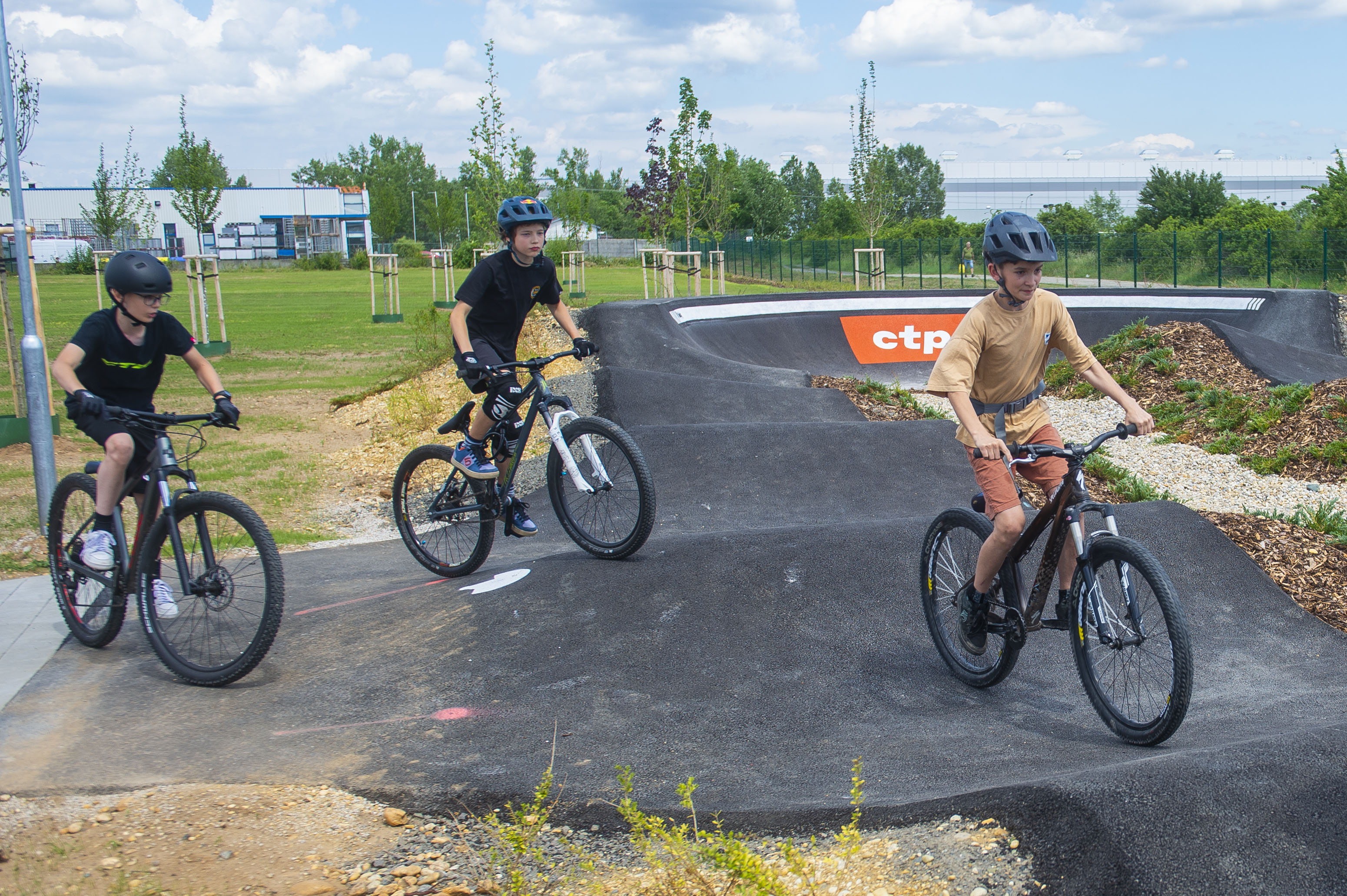 Foto: V Devínskej Novej Vsi otvorili nový športový a rekreačný areál