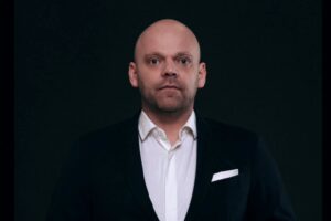 Richard Dírer opúšťa TA3, potrebuje si vyvetrať hlavu. V politike ho však neuvidíte