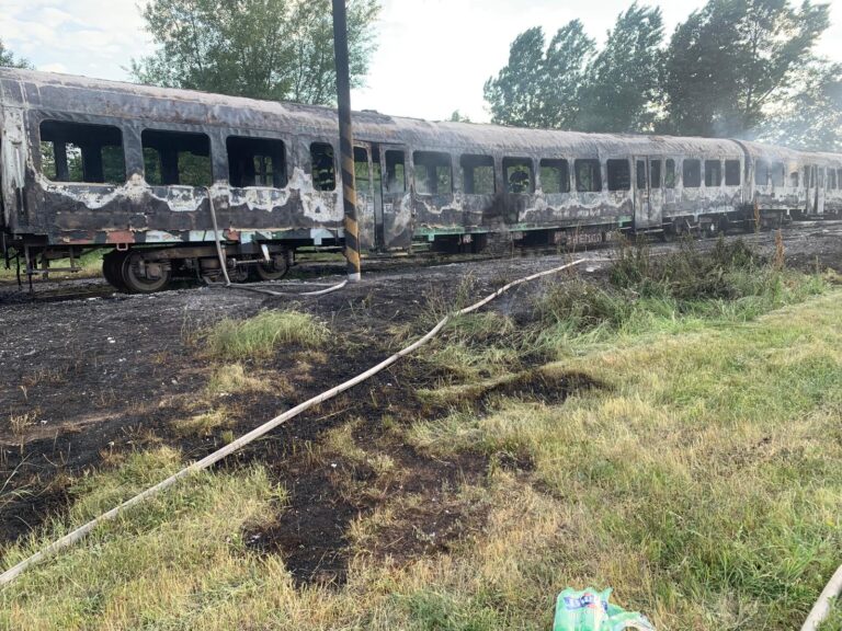 V bratislavskej Rači horelo na železnici. Predbežná škoda je 100-tisíc eur